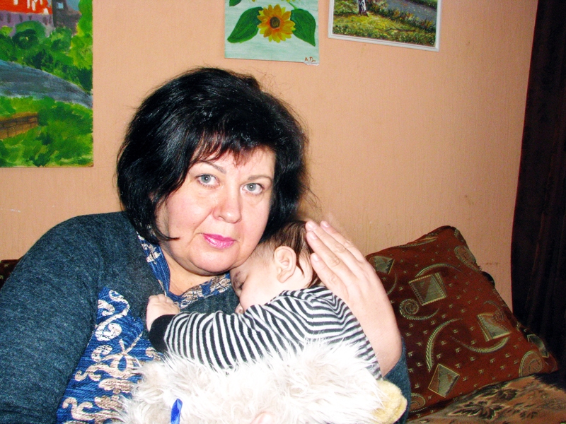 Baušķeniece Rita Laika ar savu jaunāko audžubērnu.
Autors: Jānis Seržāns