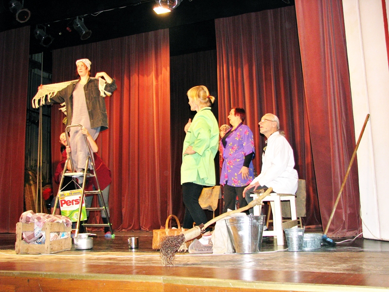 Vecsaules amatierteātra iestudētā Anitas Grīnieces luga «Būcenītis» izpelnījās augstāko vērtējumu.
Autors: Vilnis Auzāns