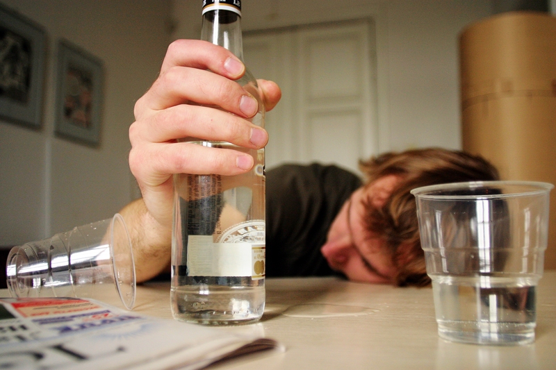 Mediķu aprūpe vienam alkoholu pārmērīgi lietojušam cilvēkam maksā 1000 eiro.
Autors: no foto.lu.lv.