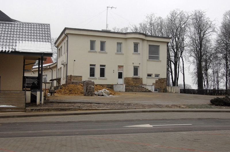 Bijušās kafejnīcas «Krustceles» telpās jau janvārī varētu sākt darboties jauna kafejnīca. Savukārt restorānu iecerēts atvērt nākamā gada vasarā, kad būs pabeigts ēkas remonts. 
Autors: Ivars Bogdanovs