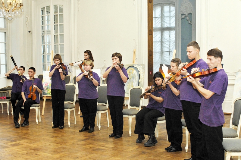 Baldones sociālās aprūpes centrs pēc zviedru piemēra izveidojis vijolnieku ansambli «Britta Band». 
Autors: Ivars Bogdanovs