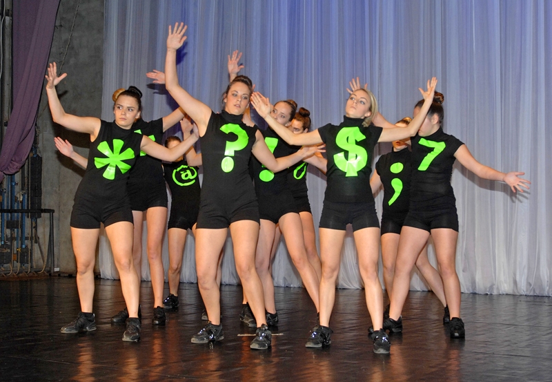 Noskaidrots pirmais kolektīvs no mūsu novadiem, kas vasarā dosies uz Rīgu piedalīties XI Latvijas skolu jaunatnes dziesmu un deju svētkos. Tā ir Bauskas bērnu un jauniešu centra (BJC) mūsdienu deju grupa.
Autors: Ivars Bogdanovs