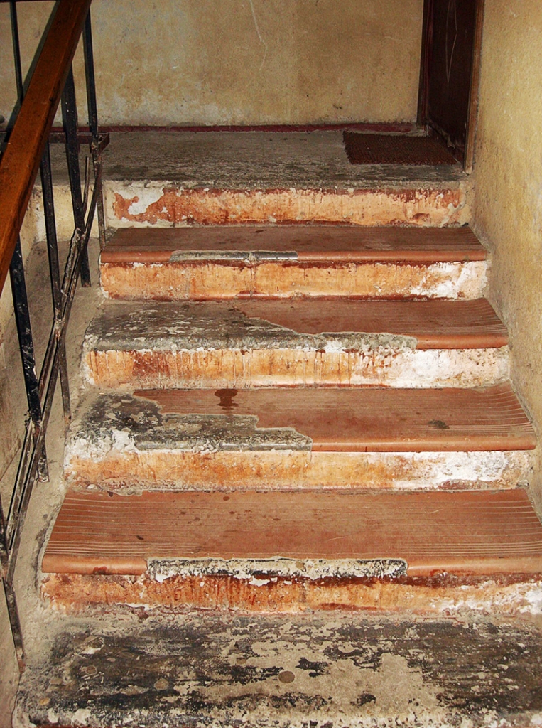 Plūdoņa ielā 29 Bauskā kāpņu telpa izremontēta par nepilniem 9000 eiro.
Autors: no «Vides servisa» albuma.