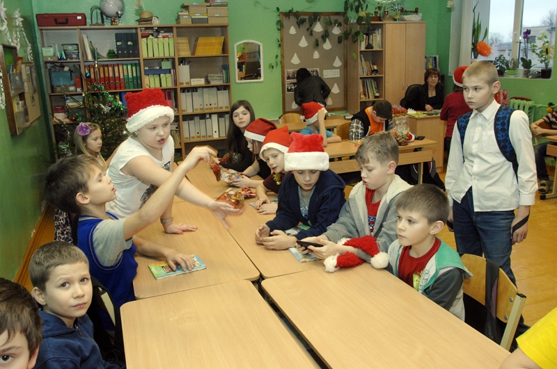 Pilsrundāles vidusskola 2015. gadā plāno iegādāties jaunus projektorus un datorus, kā arī skapīšus garderobei.
Autors: Ivars Bogdanovs