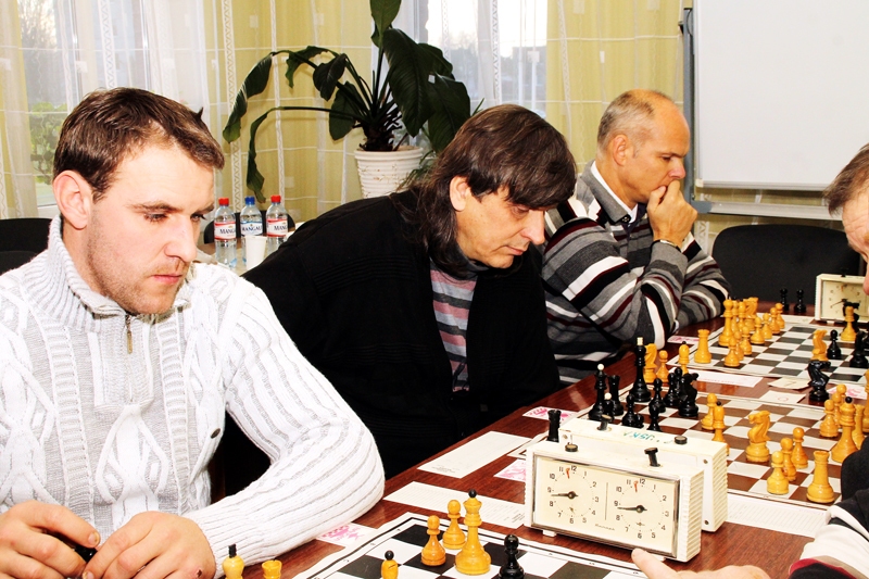 Kasparam Kalniņam (no kreisās) Ziemassvētku turnīrā Bauskā pirmā un otrā vieta. 
Autors: Uldis Varnevičs