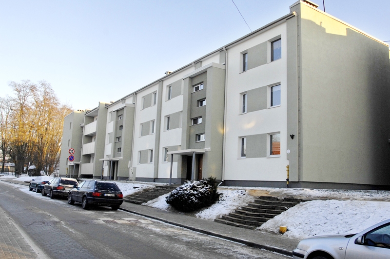 Plūdoņa ielā 58 Bauskā labi īstenots siltināšanas projekts. Tomēr palikušās «astes», kā arī dažas nepilnības tā sagatavošanā rada problēmas iedzīvotājiem.
Autors: Ivars Bogdanovs