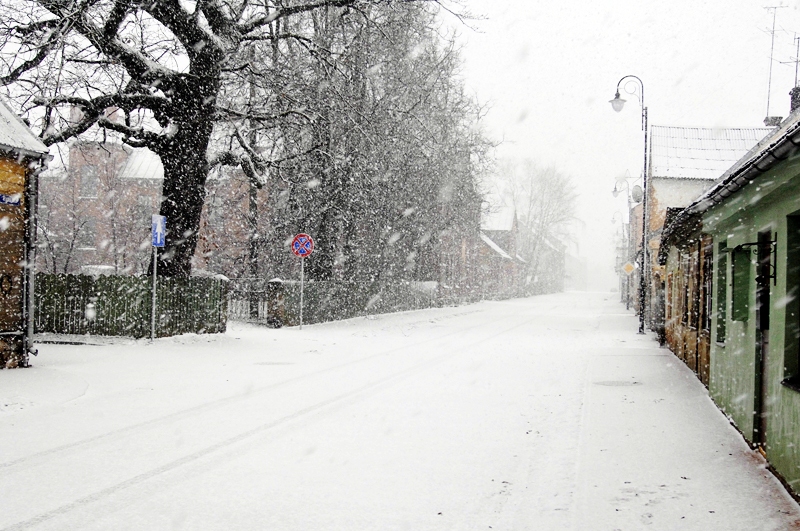 Bauskā un apkaimē svētdien nepārtraukti sniga.
Autors: Ivars Bogdanovs
