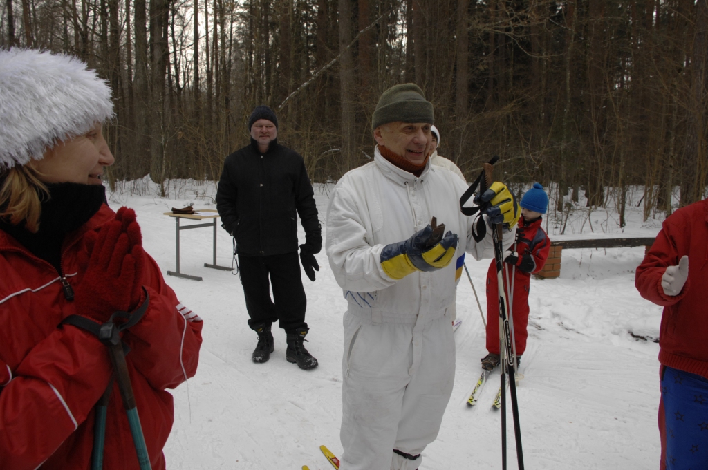 Šogad Herberts Mucenieks saņēma Bauskas novada pašvaldības apbalvojumu «Mūža ieguldījums» par ilggadēju aktīvu sabiedrisko darbību Zemessardzē, sportā, sporta infrastruktūras attīstīšanā un uzturēšanā. 
Autors: No arhīva.