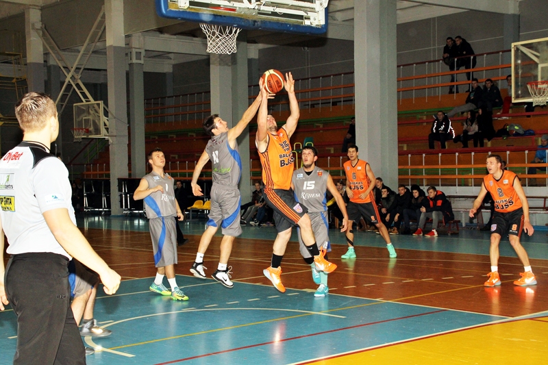 Arnis Simsons, «Bauskas BJSS» spēlētājs ar bumbu, ne reizi nekļūdījās.
Autors: Uldis Varnevičs