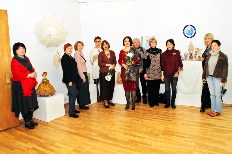 Autorleļļu un rotaļlietu Baltijas ģildes meistari uz Bausku atveduši kolekciju, kura iepriekš novērtēta daudzās valstīs. 
Autors: Uldis Varnevičs