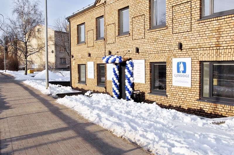 Bauskā, renovētajā ēkā Zaļajā ielā, jaunu mājvietu radusi apdrošināšanas firma «Gjensidige» un «E. Gulbja laboratorija». 
Autors: Ivars Bogdanovs