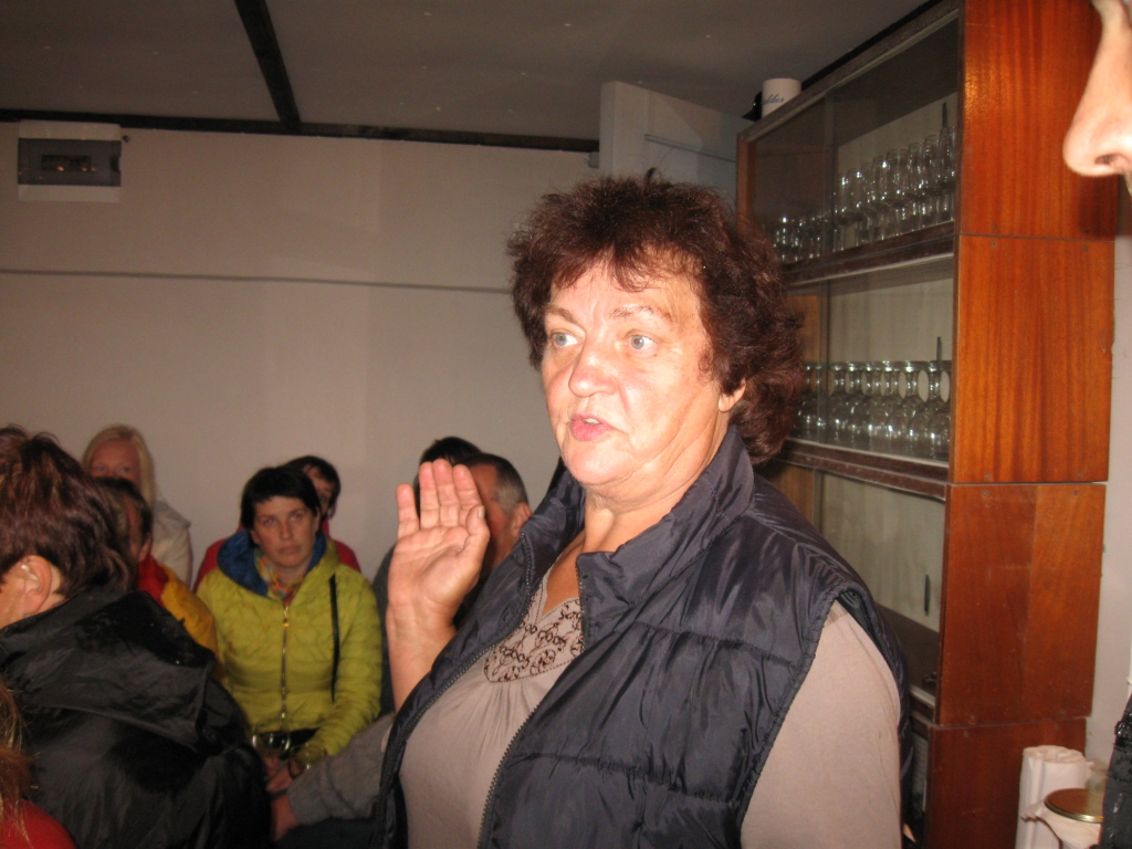 Codes pagasta SIA „Dūmiņu vīna darītava” ir apliecinājums,  ka mājražošanu izdevīgi apvienot ar tūrismu. Saimniece Ieva Dūmiņa 40 gadu ir nostrādājusi SIA „Kronis” par pārtikas tehnoloģi. Beidzot aktīvās darba gaitas, Ievas kundze zināšanas un enerģiju iegulda savā uzņēmējdarbībā – dažādu augļu un ogu vīna darīšanā. 
Autors: laukutikls.lv