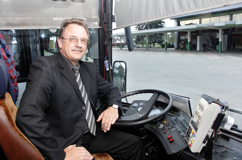 Uldis Kolužs, SIA «Aips» valdes loceklis, apliecināja, ka tiesības strādāt Bauskas maršrutā ieguvušie uzņēmumi – «Aips», «Nordeka» un «Liepājas autobusu parks» – tehniski ir gatavi doties reisā no 1. februāra.
Autors: no «Bauskas Dzīves» arhīva.