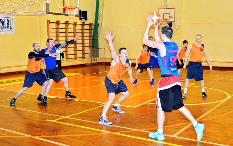 Par uzvaru cīnās «Jelgavas NĪP» un Iecavas «DzKs» komanda.
Autors: Zane Gorškova