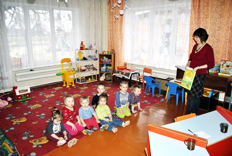 Dina Kļaviņa nodarbībā ar pirmsskolas grupas «Rūķīši» bērniem.
Autors: Māris Krūmiņš