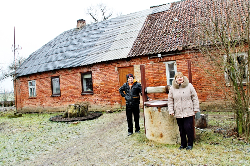 Iveta Ziediņa ar dēlu Aivaru saimnieko «Stopiņos». Darba vēl esot gana daudz.
Autors: Uldis Varnevičs