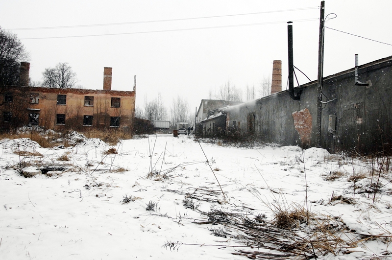 Bijušās konservu fabrikas «Zemgale» teritorija – neapsaimniekotās ēkas un nekopto zemi – skāris pamestības un laikazobs.
Autors: Ivars Bogdanovs