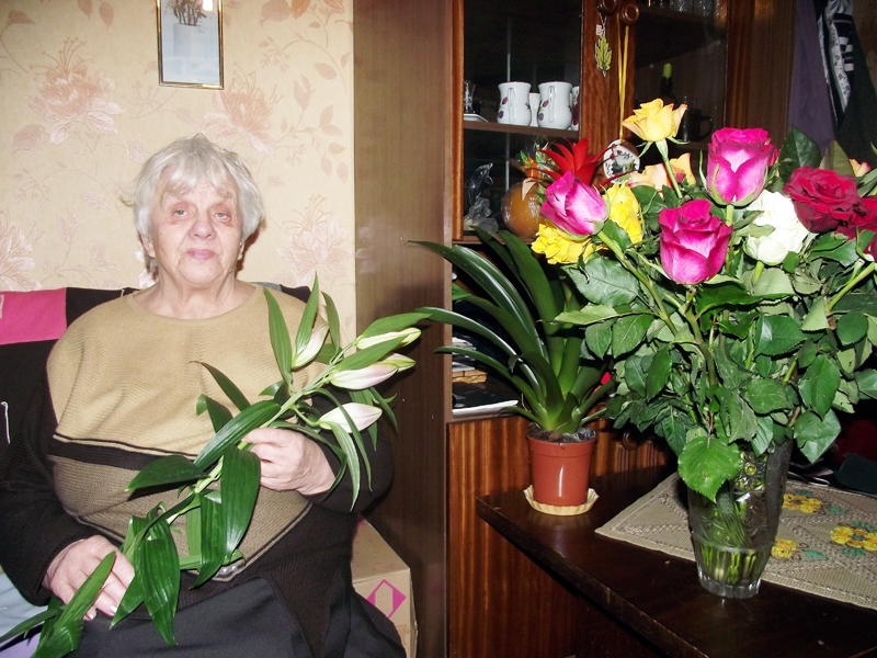 Anitai Liģerei vecums nav šķērslis, un jubilejā gan uzdejots ar radiņiem, gan kopā ar muzikantiem nodziedāts pa kādam iecienītākajam šlāgerim. 
Autors: Artūrs Dulbe