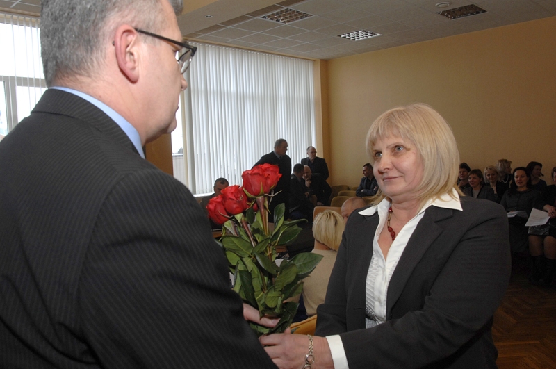 Māras Bauvares iztaujāšanā novada domes sēdē deputāts Aleksandrs Novickis pauda iebildumus pret kandidātu izvērtēšanas kārtību. 
Autors: Ivars Bogdanovs