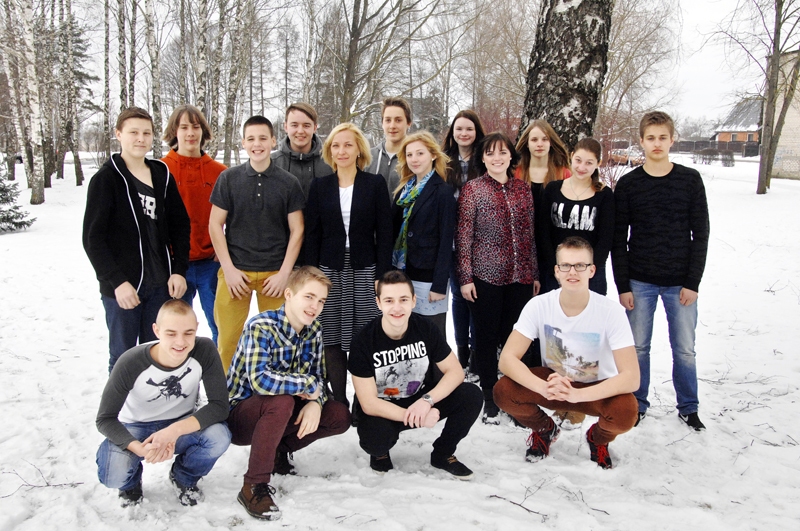 Iecavas vidusskolas 9.c klase. 
Autors: Ivars Bogdanovs