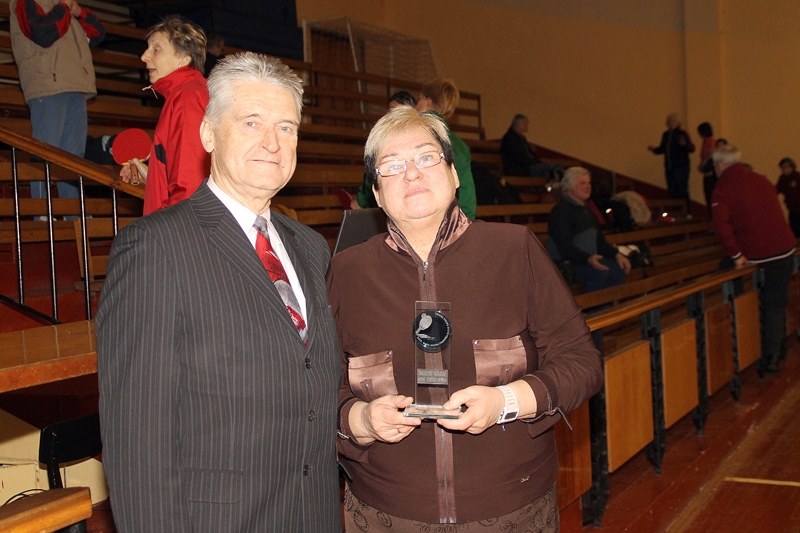 Daumants Znatnajs, LSVS prezidents, piemiņas balvu pasniedza Baibai Gāgai.
Autors: Uldis Varnevičs