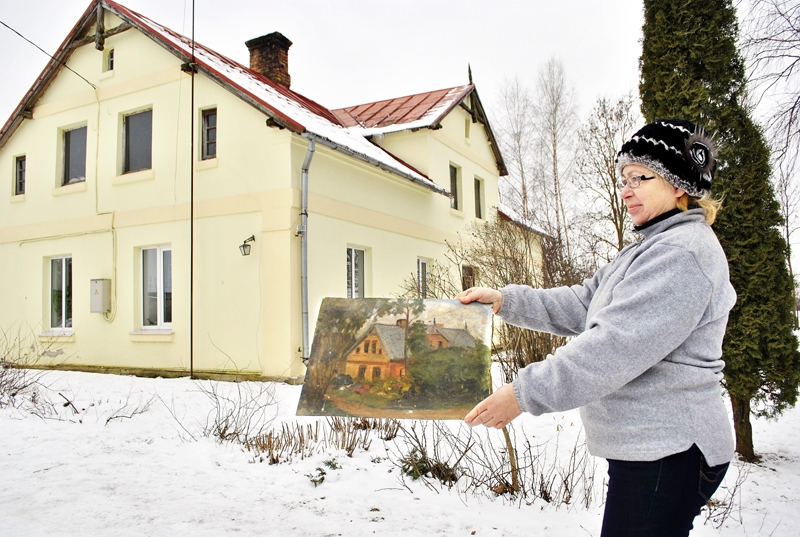 Dzidra Auziņa ar gleznu rāda, kā «Rijnieki» no senas sarkano ķieģeļu ēkas pārtapuši par mūsdienīgu namu ar vēsturisku noskaņu.
Autors: Māris Krūmiņš
