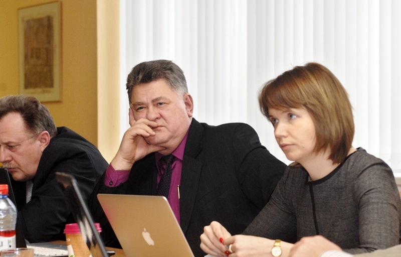 Deputātei Aivijai Kursītei (no labās) domes sēdē bija visargumentētākie iebildumi pret Kantrimūzikas festivāla Bauskā organizēšanas un finansēšanas principiem.
Autors: Ivars Bogdanovs