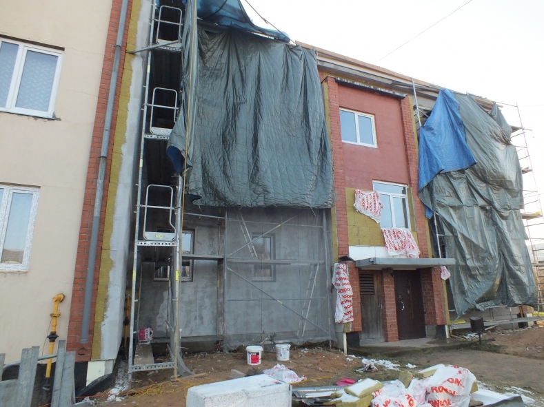 Apkure daudzdzīvokļu mājā ir darba kārtībā, un iedzīvotāji savos dzīvokļos nesalst.
Autors: iecava.lv