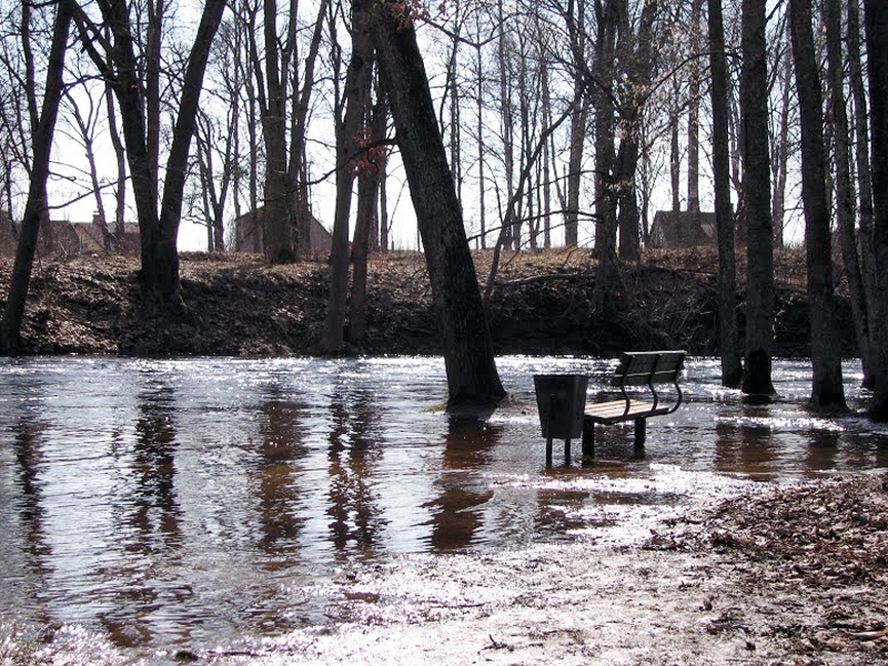 Pavasara plūdi 2010. gadā pārklāja daļu parka upes labajā krastā.
Autors: Madara Ērgle