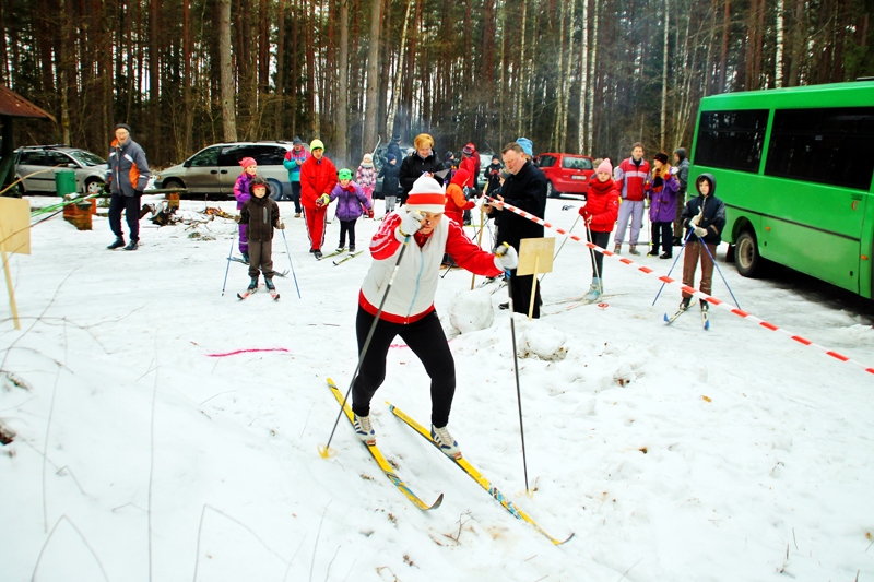 Anna Pakalna, kura uz sacīkstēm atbraukusi no Iecavas, ar slēpojumu trasē atzīmēja arī 68 gadu jubileju. 
Autors: Uldis Varnevičs