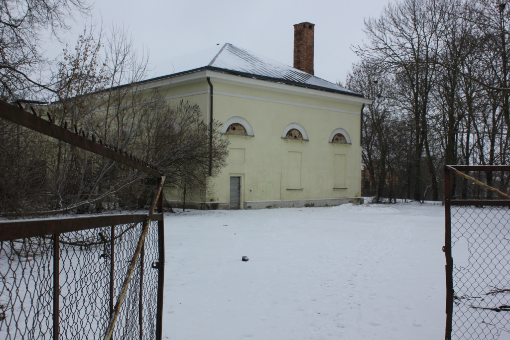 Viena no iekartētajām vietām ir aiz Bauskas kinoteātra ēkas, tā dēvētā «stiga», kuru jaunieši iecienījuši kā brīvā laika pavadīšanas vietu.
Autors: Renārs Manilovs