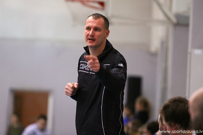 FK «Bauska» treneris I. Panteļejevs atzīst, ka spēlētāju trūkums krietni ietekmē komandas rezultativitāti.
Autors: Elīna Gruncka