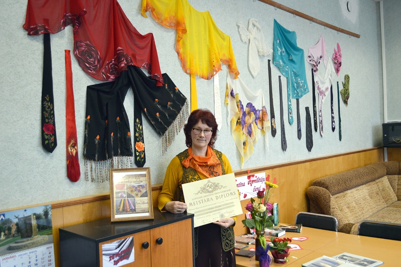 Iveta Slavīte rokdarbu izstādes atklāšanā.
Autors: no bibliotēkas albuma