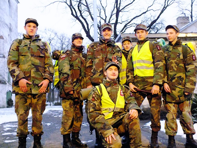 Eduarda Kirčenko (priekšplānā) vadītā komanda no bāzes devās projām apņēmības pilna uzvarēt.
Autors: no albuma