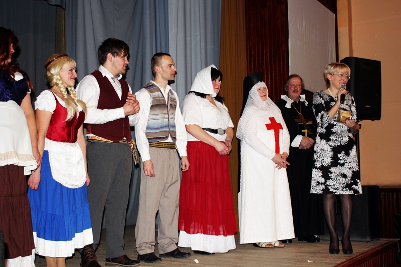 Aktieri no kolektīva «Šurumburums» publikai nodrošināja krietnu smieklu devu.
Autors: Kristīne Kociņa