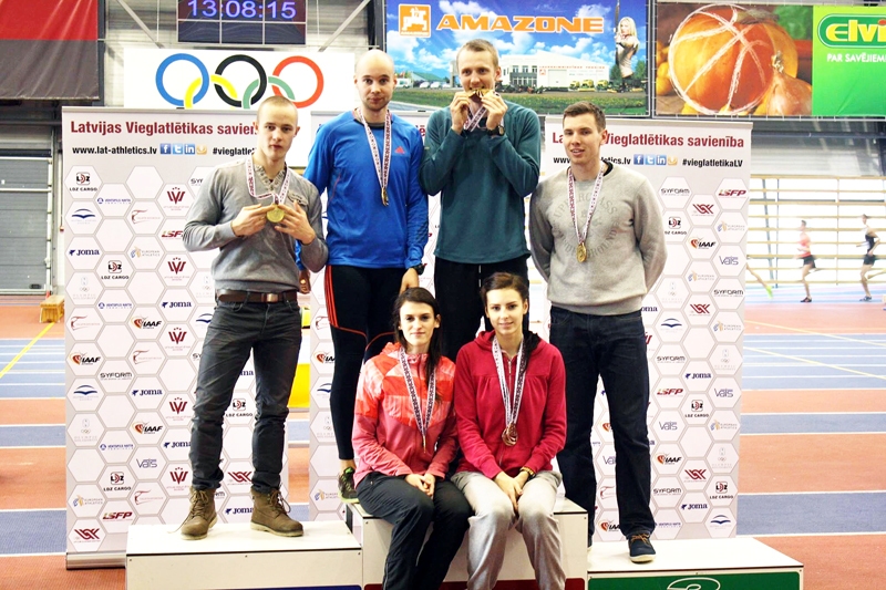 Bauskas novada Bērnu un jaunatnes sporta skolas vienības godalgu ieguvēji – Deivids Šumskis (no kreisās), Rivo Vožniaks, Jānis Baltušs, Mārtiņš Rūgums, Ilona Dramačonoka, Solvita Dzilnava.
Autors: no R. Maķevica albuma.