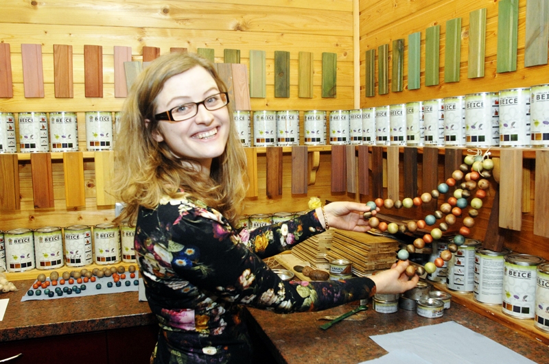 Velga Balode, uzņēmuma «Linum Color Ltd.» vadītāja, uzskata, ka ekoloģiskās «Paint Eco» krāsas ieinteresēs ārzemju pircējus un uzņēmumus.
Autors: Ivars Bogdanovs