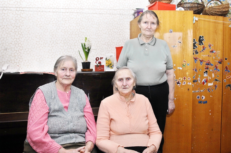 Māsu trio. Mirdza (no kreisās), jubilāre Ausma un jaunākā – Vija.
Autors: Ivars Bogdanovs