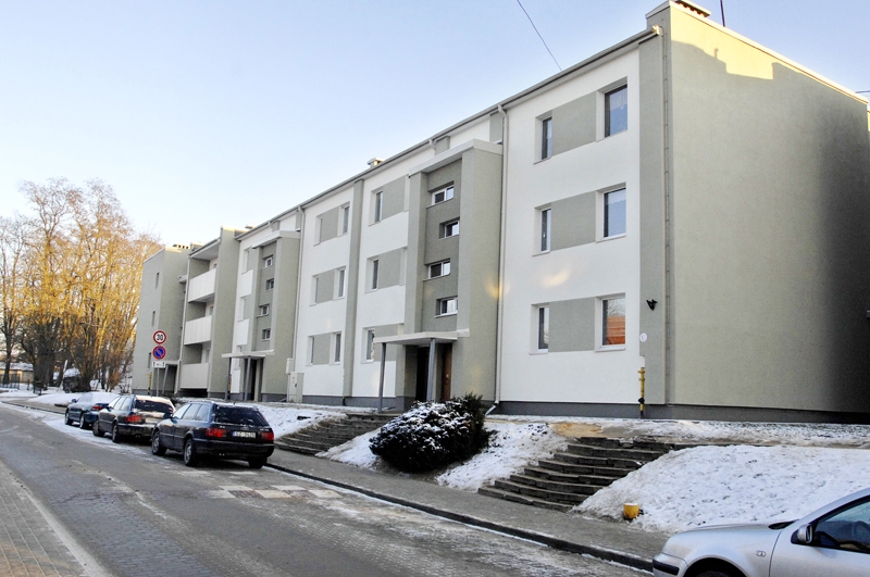 Plūdoņa ielas 58. māja pēc renovācijas ieguvusi labu ārieni, tomēr siltuma maksas aprēķins ne visiem dod ietaupījumu.
Autors: no «Bauskas Dzīves» arhīva.