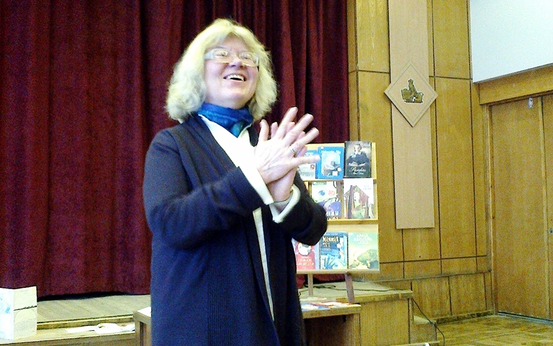 Rakstniece Māra Cielēna Pilsrundāles vidusskolā uzrunāja 4. – 6. klašu skolēnus. 
Autors: AELITA RAMANE