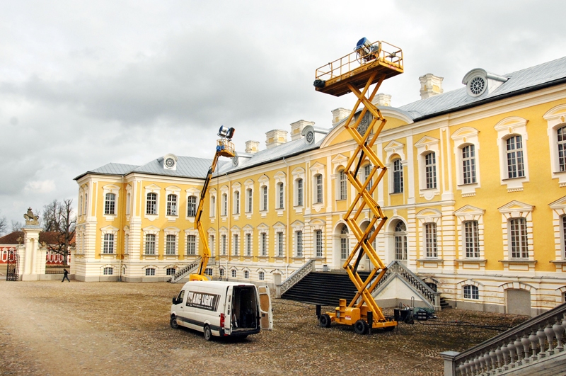 Seriāla autori Rundāli izvēlējušies laikmetam raksturīgās ēkas un vēsturiskā interjera dēļ.
Autors: Ivars Bogdanovs