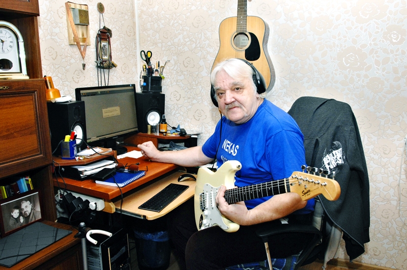 Edvīnam Zariņam, «Dakotas» līderim, ģitāra ir neatņemama, tāpat kā brīvs un ritmisks spēles stils.
Autors: Ivars Bogdanovs