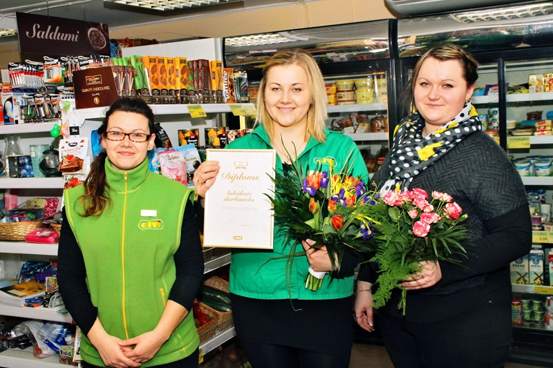 Veikalnieces Kitija Morkina (no kreisās), Kristīne Lakotkina un Dace Kronbuša – atsaucīgais un laipnais kolektīvs.
Autors: Uldis Varnevičs