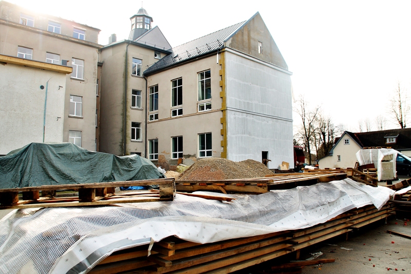 SIA «Starbag» vadītie remontdarbi Bauskas Valsts ģimnāzijas un sākumskolas ēkā notikuši ar tik lielām problēmām, ka pašvaldībai ir pamatotas bažas par ģenerāluzņēmējas spēju tos pabeigt.
Autors: Uldis Varnevičs