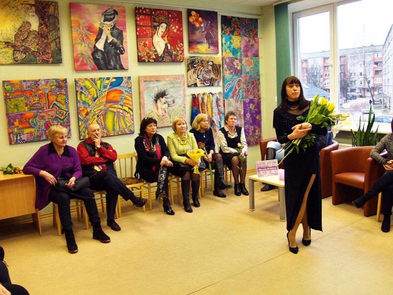 Izstādes atklāšanu kopā ar mākslinieci Laimu Himenes-Zaķi svinēja radi, draugi un domubiedri.
Autors: Antra Ērgle