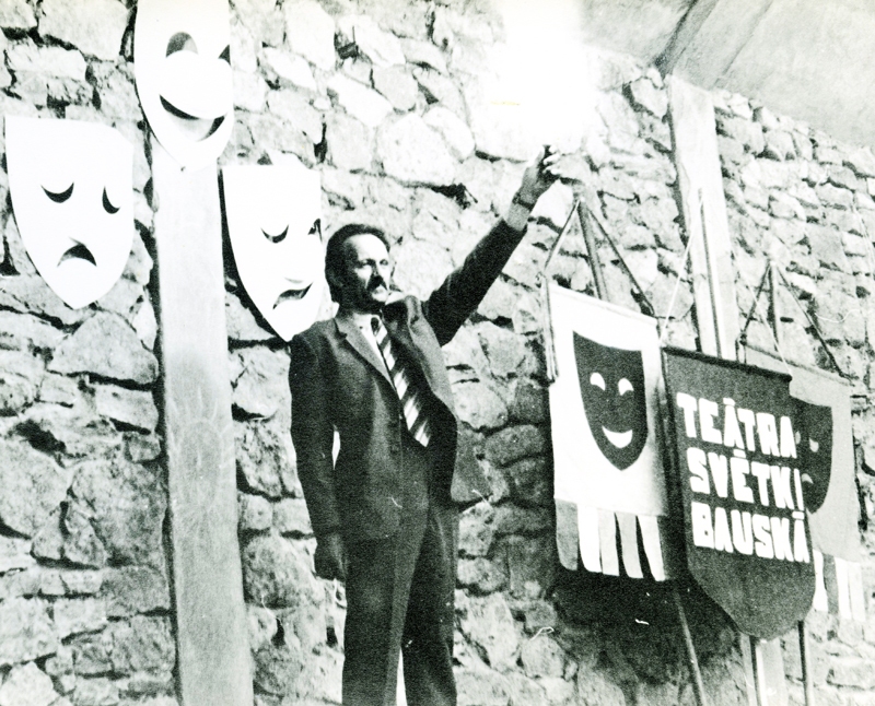 Zigurds Kaross uz teātra skatuves jutās kā zivs ūdenī un bieži saņēma skaļus aplausus.
Autors: no personiskā albuma