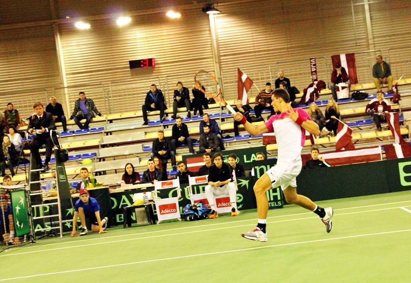 Vecsaules sportists Mārtiņš Podžus var lepoties ar personisko sniegumu Deivisa kausa mačā, tomēr kopumā Latvijas izlasei nācās piekāpties Bulgārijai.
Autors: Uldis Varnevičs