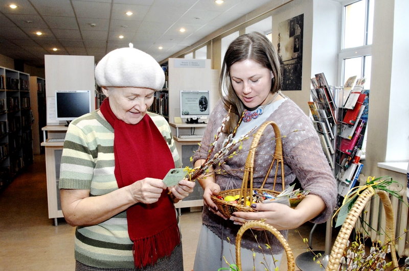 Plūdoņa jubilejā ikviens Bauskas Centrālās bibliotēkas apmeklētājs saņēma pavasarīgu sveicienu. Velta Lamberte atbild uz bibliotēkas darbinieces Madaras Maslovas jautājumiem.
Autors: Ivars Bogdanovs