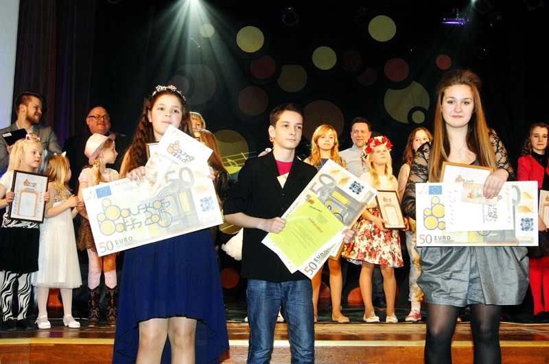 
Uzvaras laurus «Bauskas balsīs 2015» plūca vokālās studijas «Miljons» dalībnieki – Marta Tērauda, Armands Rutkovskis un Keita Luīze Muceniece.
Autors: Ivars Bogdanovs