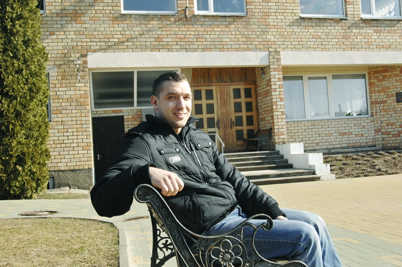 Aldis Borints priecājas par iespēju izrotāt Bauskas mūzikas skolu. 
Autors: Ivars Bogdanovs